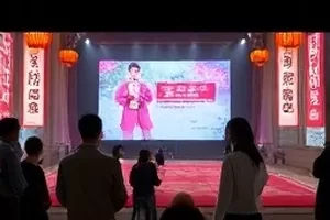 《截图之外》封面,截图边框与时间戳标记
