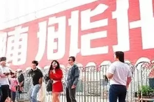 《风向标剧场》封面,观点箭头与分层色块